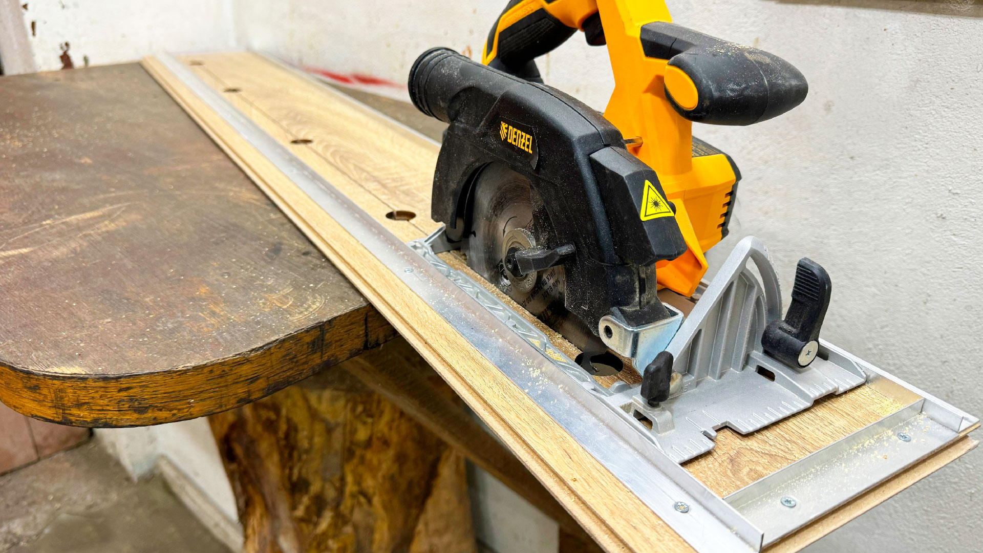 DIY circular saw guide