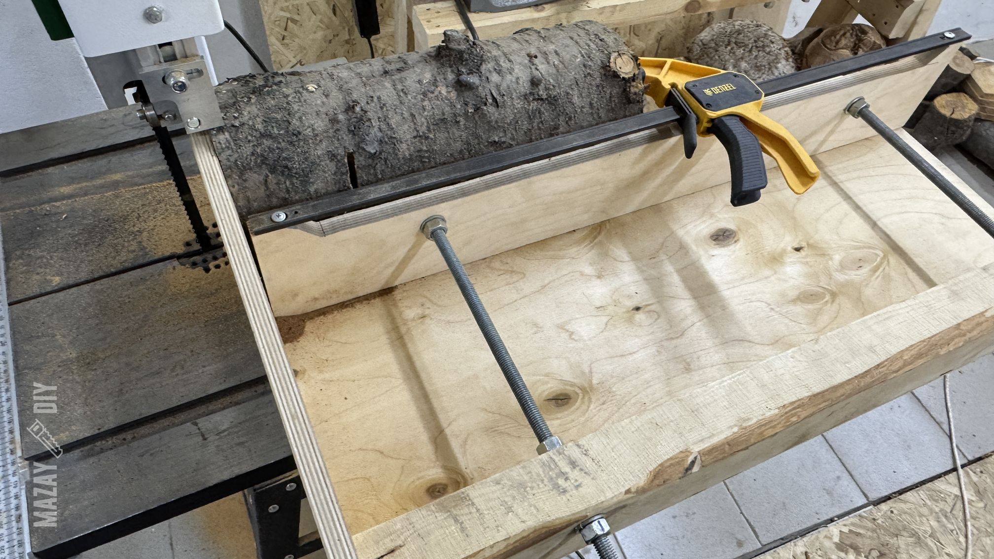 Jig for Slice Logs on a Bandsaw