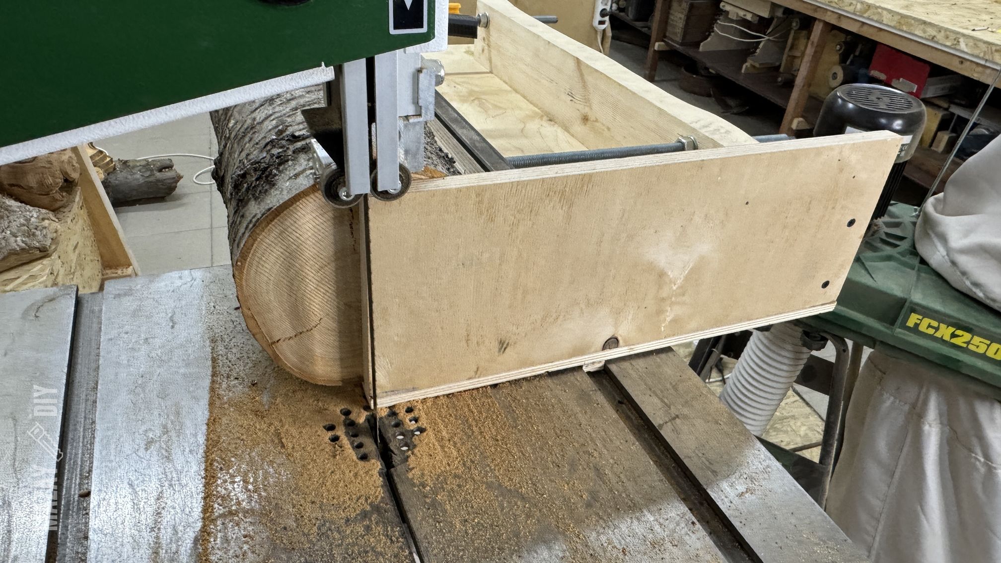 Jig for Slice Logs on a Bandsaw