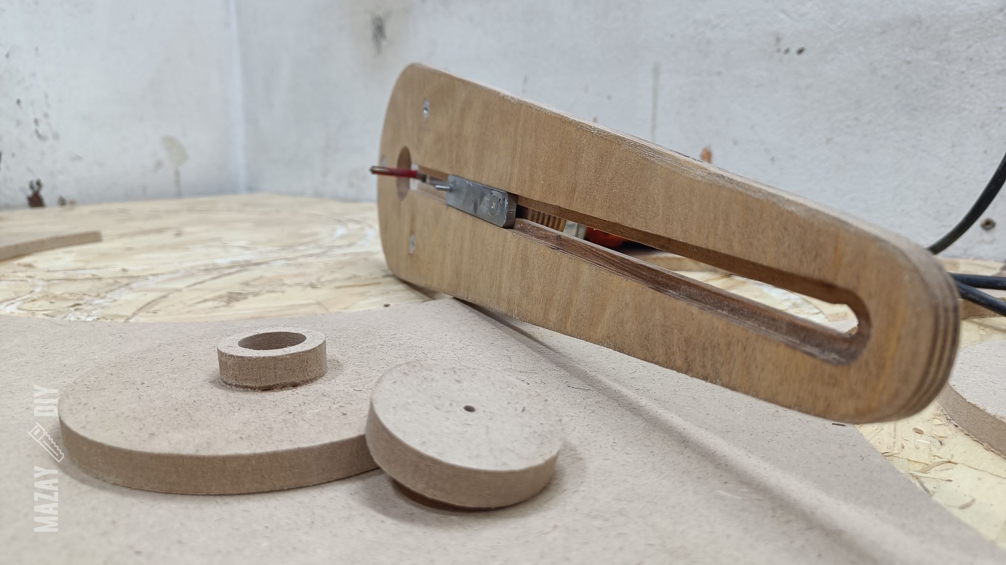 homemade circle cutter router jig