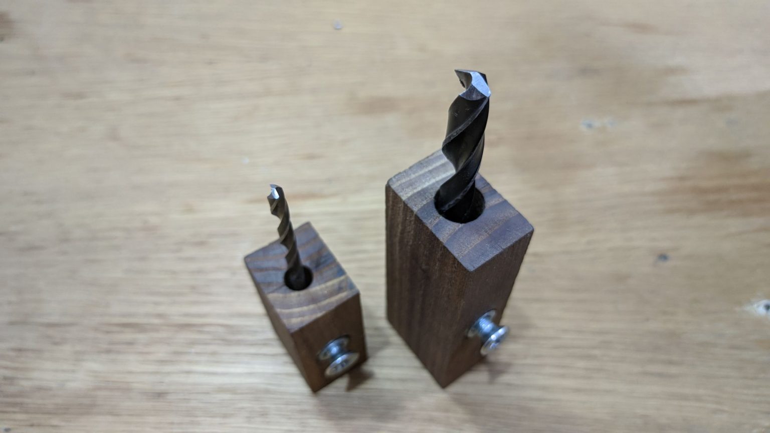 DIY Drill Bit sharpening jig — Free plans, 3D model and measurements